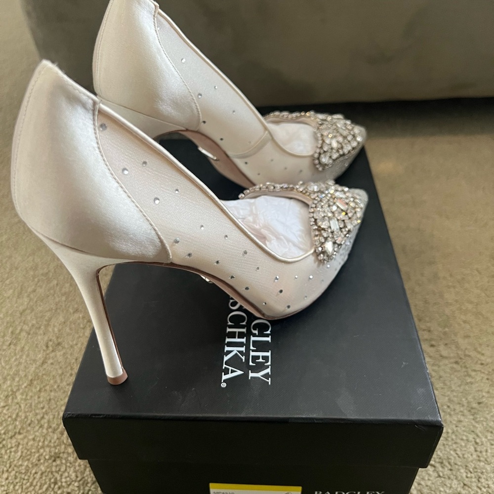 Badgley Mischka Quintana Heel 8.5 Ivory Rhinestone Bridal Pumps Wedding Shoe - Picture 3 of 4